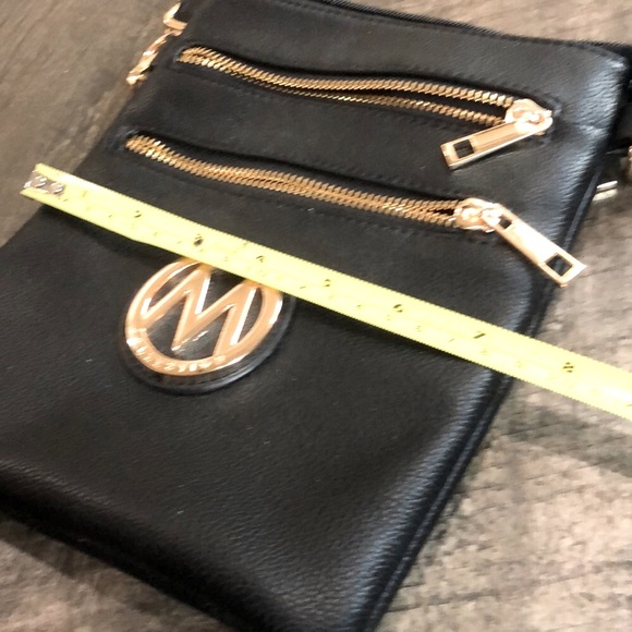 NWOT MIA K. COLLECTION BLK/GOLD CROSSBODY PURSE - Picture 7 of 8